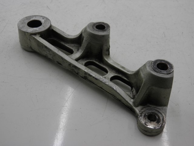 photo de SUPORTE DE PINÇA DE FREIO TRASEIRO YAMAHA FZX FAZER 750 (1987 - 1998) - Detalhe da peça