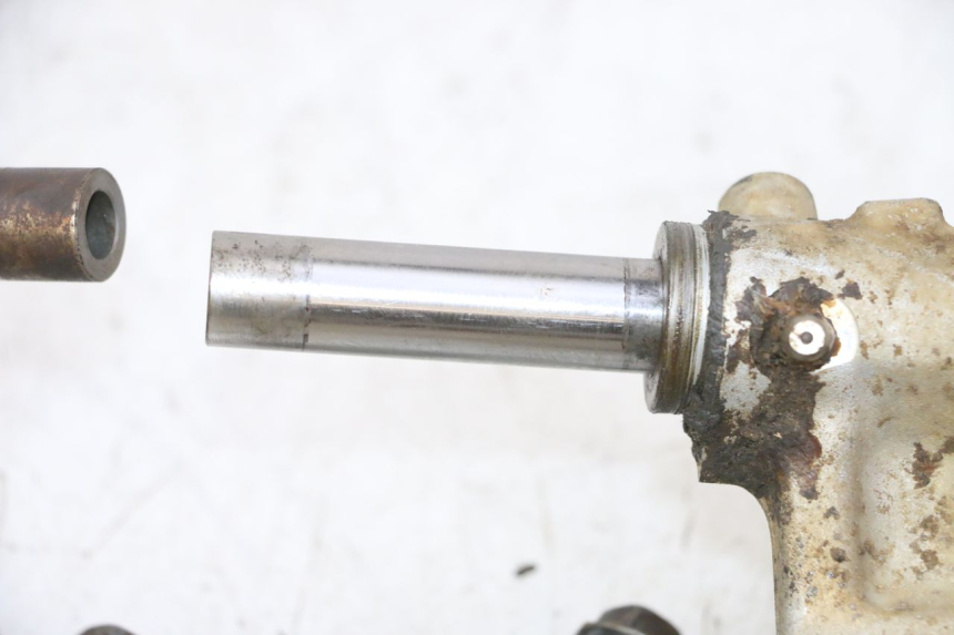photo de SUPORTE DE PINÇA DE FREIO TRASEIRO YAMAHA YFM GRIZZLY 550 (2008 - 2015) - Ângulo alternativo