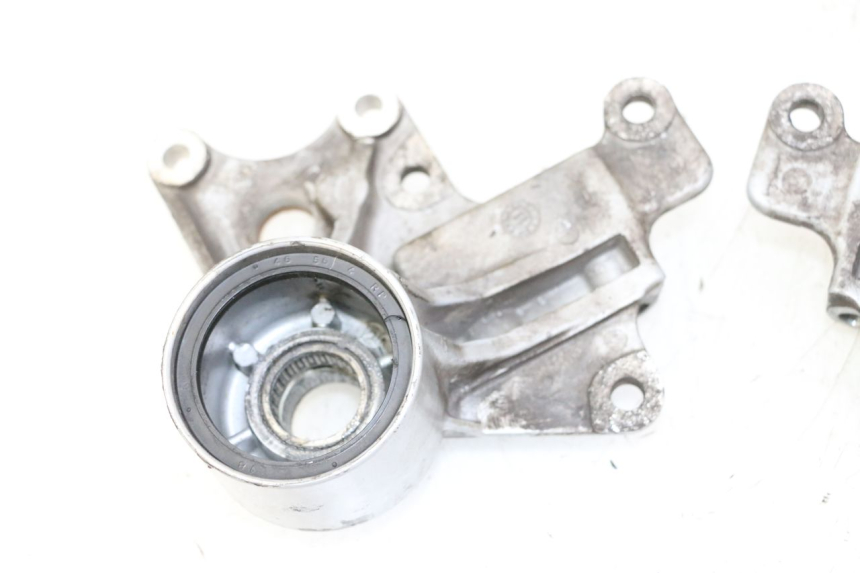 photo de SUPORTE DE PINÇA DE FREIO DIANTEIRO PIAGGIO MP3 500 (2011 - 2015) - Pontos de fixação