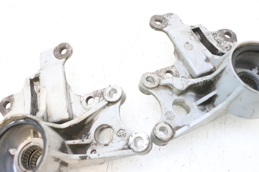 photo de SUPORTE DE PINÇA DE FREIO DIANTEIRO PIAGGIO MP3 RL 250 (2006 - 2010) - Estado da superfície
