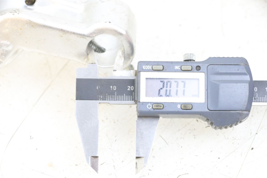 photo de SUPORTE DE GUIDÃO GILERA DNA 50 (2000 - 2007) - Detalhe da peça