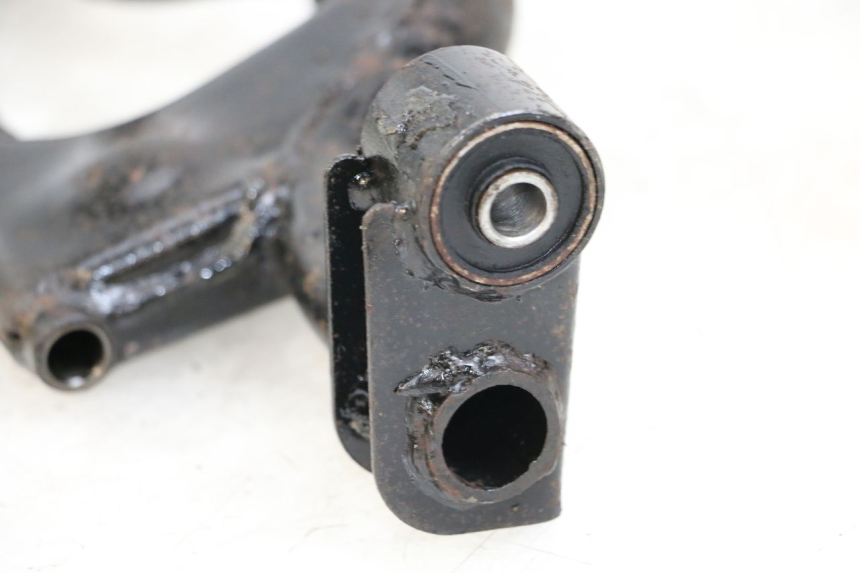 photo de SUPORTE DO MOTOR JONWAY AZTRAL 125 (2008 - 2017) - Zoom do estado de desgaste