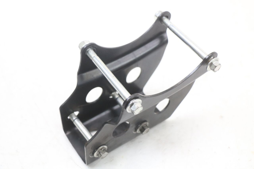 photo de SUPORTE DO MOTOR ARCHIVE CAFE RACER 4T 50 (2019 - 2024) - Detalhe da peça