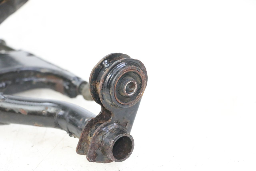 photo de SUPORTE DO MOTOR DAELIM BESBI 125 (2007 - 2008) - Outro ângulo de visão