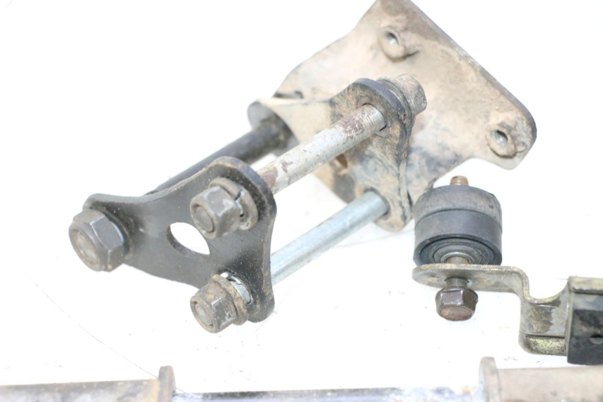 photo de SUPORTE DO MOTOR SUZUKI DR S 600 (1985 - 1989) - Peça verificada