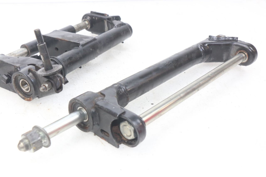 photo de SUPORTE DO MOTOR PEUGEOT GEOPOLIS 400 (2007 - 2013) - Outro ângulo de visão