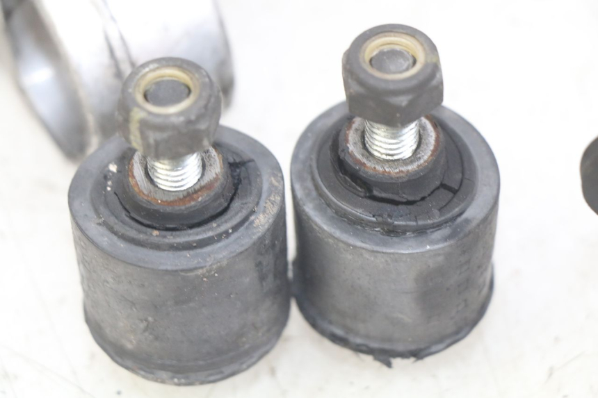 photo de SUPORTE DO MOTOR GILERA GP 800 (2007 - 2013) - Zoom do estado de desgaste