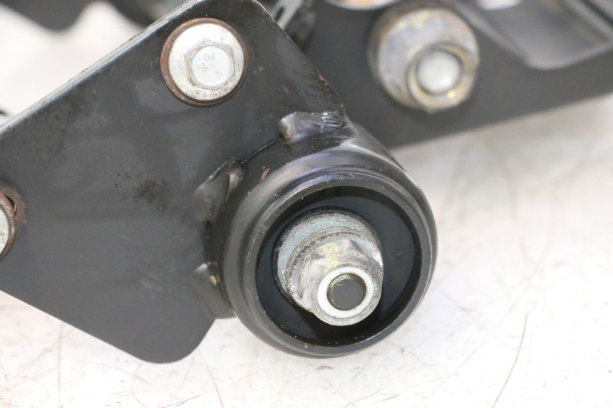 photo de SUPORTE DO MOTOR GILERA GP 800 (2007 - 2013) - Zoom do estado de desgaste