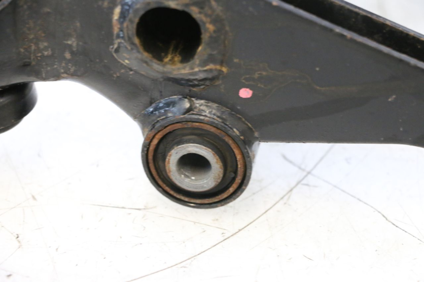 photo de SUPORTE DO MOTOR SYM GTS EVO 125 (2009 - 2013) - Zoom do estado de desgaste