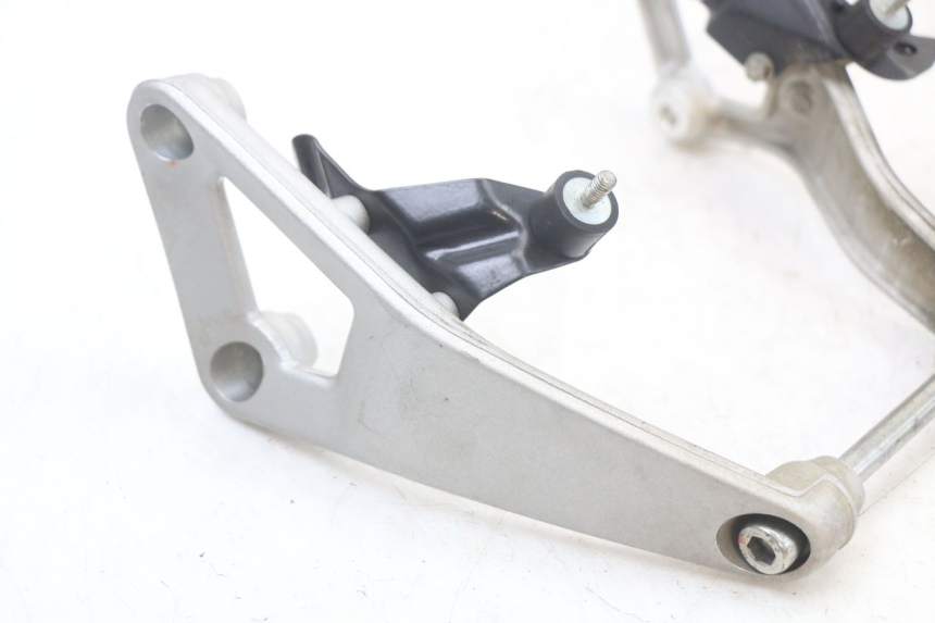 photo de SUPORTE DO MOTOR HUSQVARNA SVARTPILEN 401 (2018 - 2023) - Outro ângulo de visão
