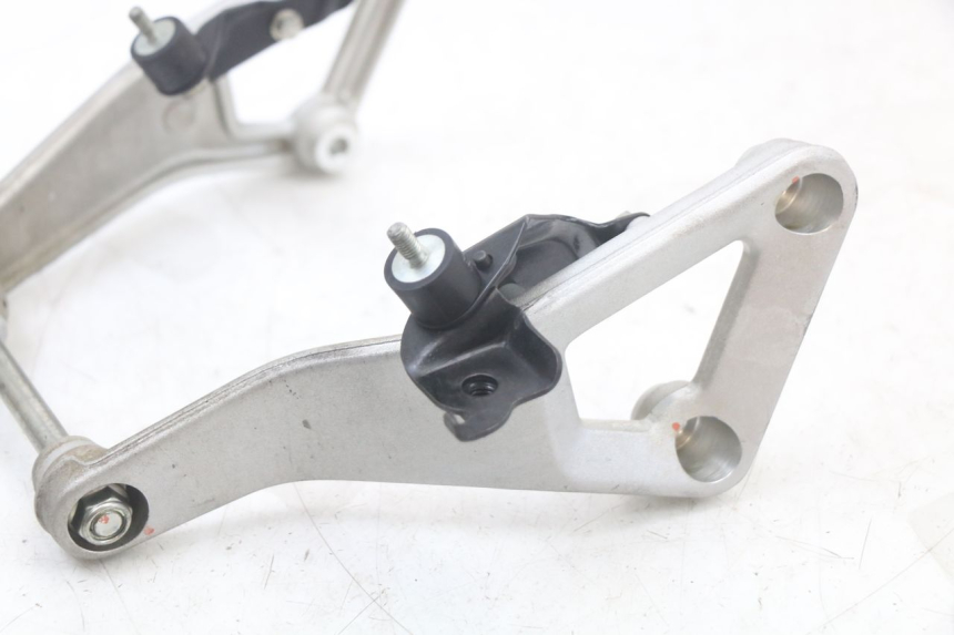 photo de SUPORTE DO MOTOR HUSQVARNA SVARTPILEN 401 (2018 - 2023) - Vista geral