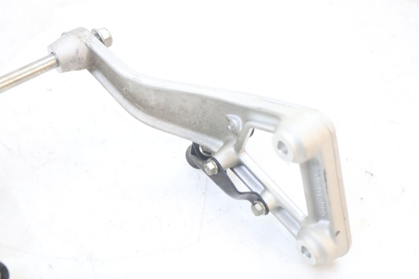 photo de SUPORTE DO MOTOR HUSQVARNA SVARTPILEN 401 (2018 - 2023) - Marcações e referências