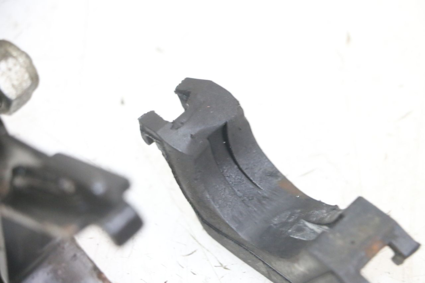 photo de SUPORTE DO MOTOR PEUGEOT JET FORCE CARBU 50 (2003 - 2016) - Zoom do estado de desgaste