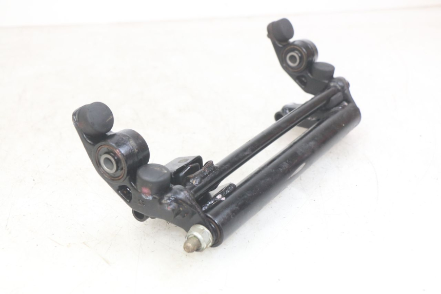 photo de SUPORTE DO MOTOR SYM JET SPORT XR 50 (2006 - 2015) - Outro ângulo de visão