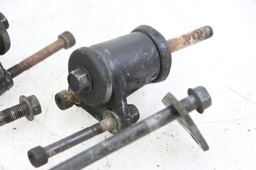 photo de SUPORTE DO MOTOR KAWASAKI ZR7 ZR-7 S 750 (1999 - 2004) - Outro ângulo de visão