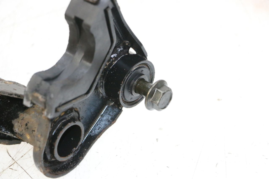 photo de SUPORTE DO MOTOR PEUGEOT KISBEE 2T 50 (2010 - 2017) - Outro ângulo de visão