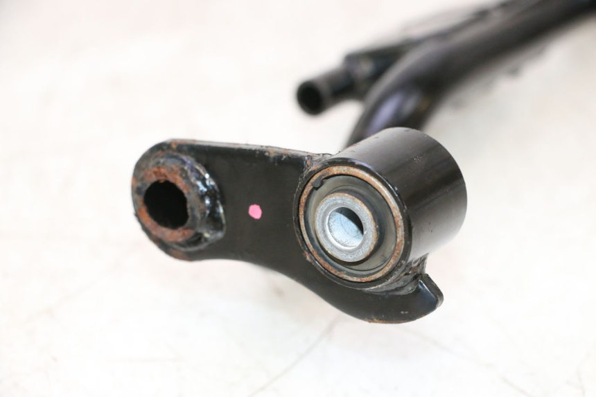 photo de SUPORTE DO MOTOR SYM MIO 50 (2005 - 2010) - Outro ângulo de visão