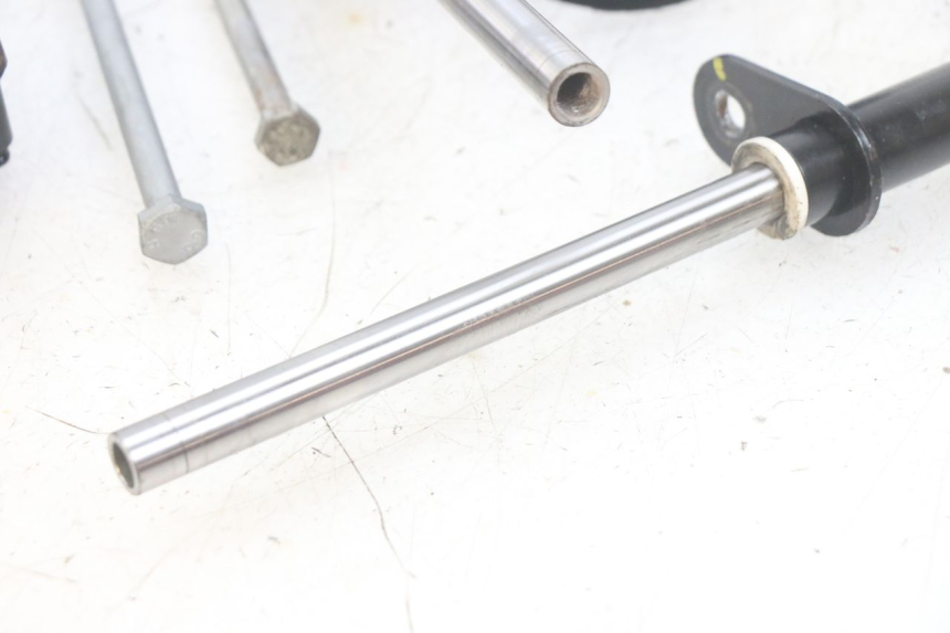 photo de SUPORTE DO MOTOR PIAGGIO MP3 HPE 300 (2019 - 2026) - Detalhes característicos
