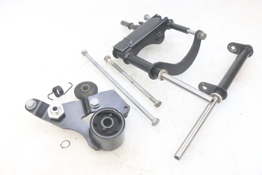 photo de SUPORTE DO MOTOR PIAGGIO MP3 HPE 300 (2019 - 2026) - Outro ângulo de visão