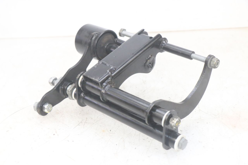 photo de SUPORTE DO MOTOR PIAGGIO MP3 HPE 300 (2019 - 2026) - Pontos de fixação