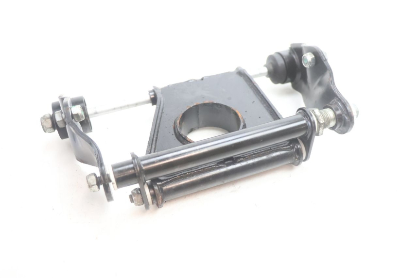 photo de SUPORTE DO MOTOR PIAGGIO MP3 HPE 530 (2022 - 2026) - Outro ângulo de visão