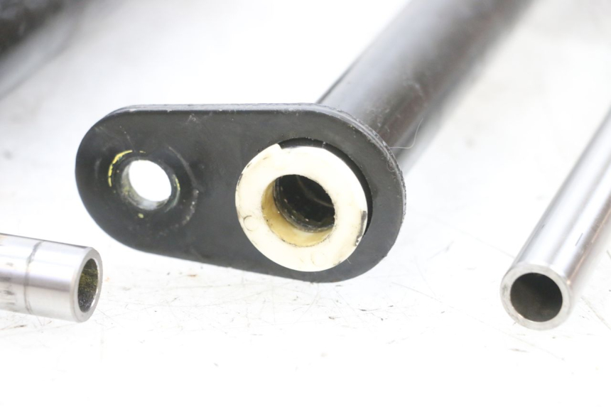 photo de SUPORTE DO MOTOR PIAGGIO MP3 LT 400 (2007 - 2012) - Estado da superfície