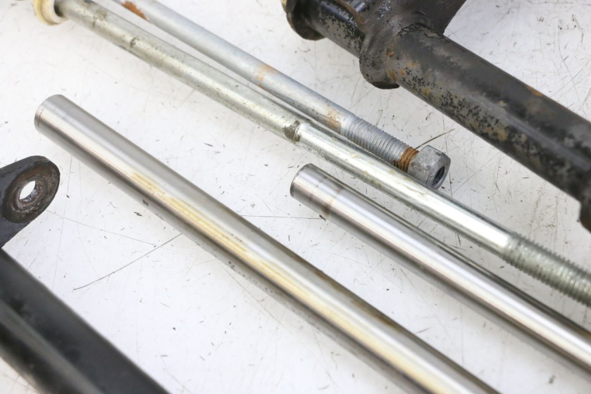 photo de SUPORTE DO MOTOR PIAGGIO VESPA GRANTURISMO 200 (2004 - 2005) - Detalhes característicos
