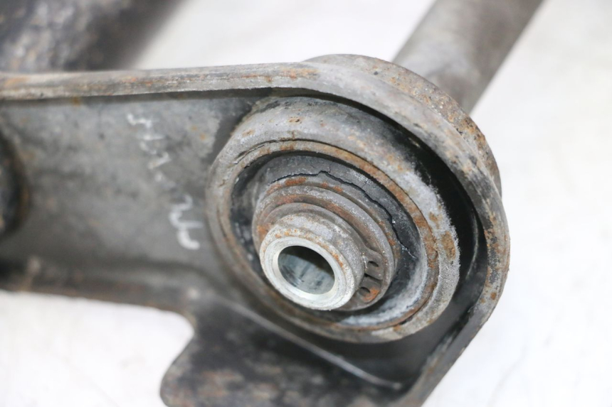 photo de SUPORTE DO MOTOR DAELIM S2 125 (2006 - 2007) - Peça verificada