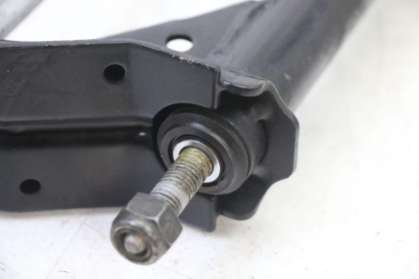 photo de SUPORTE DO MOTOR PEUGEOT SATELIS 125 (2013 - 2018) - Estado da superfície