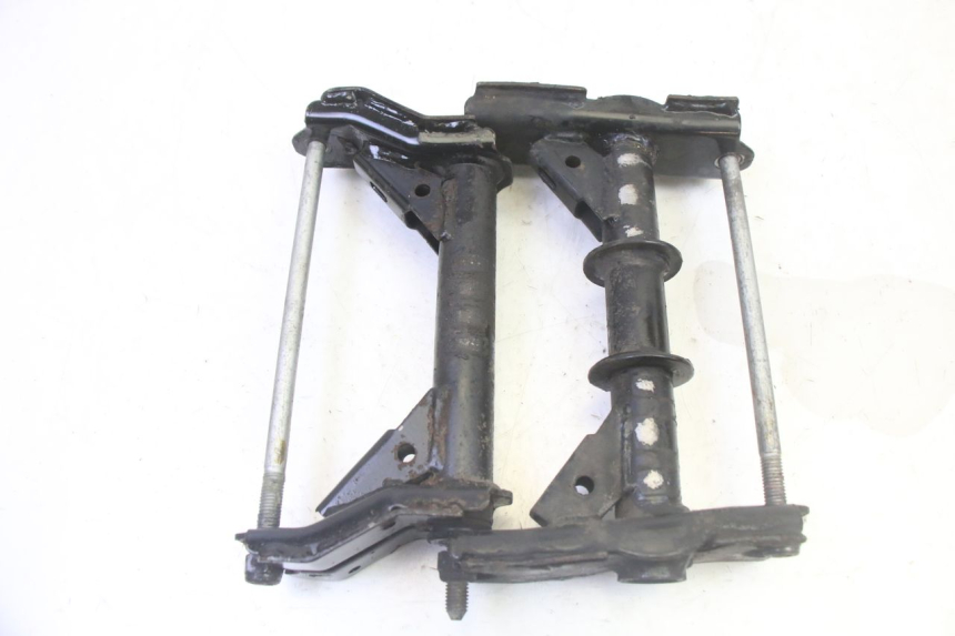 photo de SUPORTE DO MOTOR PEUGEOT SATELIS 125 (2013 - 2018) - Detalhe da peça