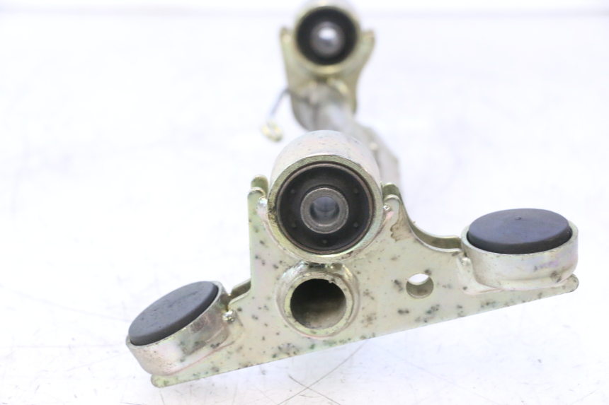 photo de SUPORTE DO MOTOR HONDA SH 125 (2001 - 2003) - Detalhe da peça