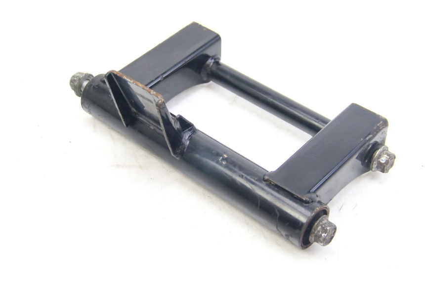 photo de SUPORTE DO MOTOR SUZUKI SIXTEEN 125 (2008 - 2010) - Detalhe da peça