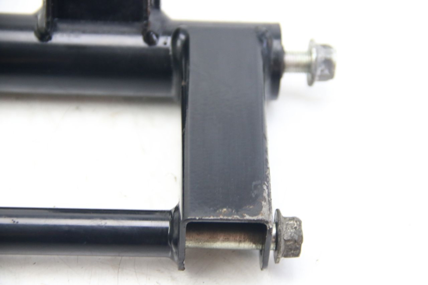 photo de SUPORTE DO MOTOR SUZUKI SIXTEEN 125 (2008 - 2010) - Vista de perto