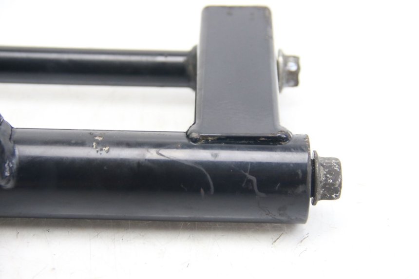 photo de SUPORTE DO MOTOR SUZUKI SIXTEEN 125 (2008 - 2010) - Zoom do estado de desgaste