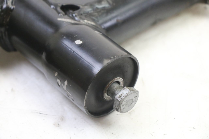 photo de SUPORTE DO MOTOR APRILIA SR 2T 50 (2018 - 2022) - Zoom do estado de desgaste