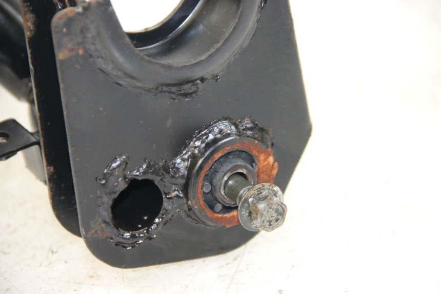 photo de SUPORTE DO MOTOR RAZZO STEED 125 (2012 - 2018) - Zoom do estado de desgaste
