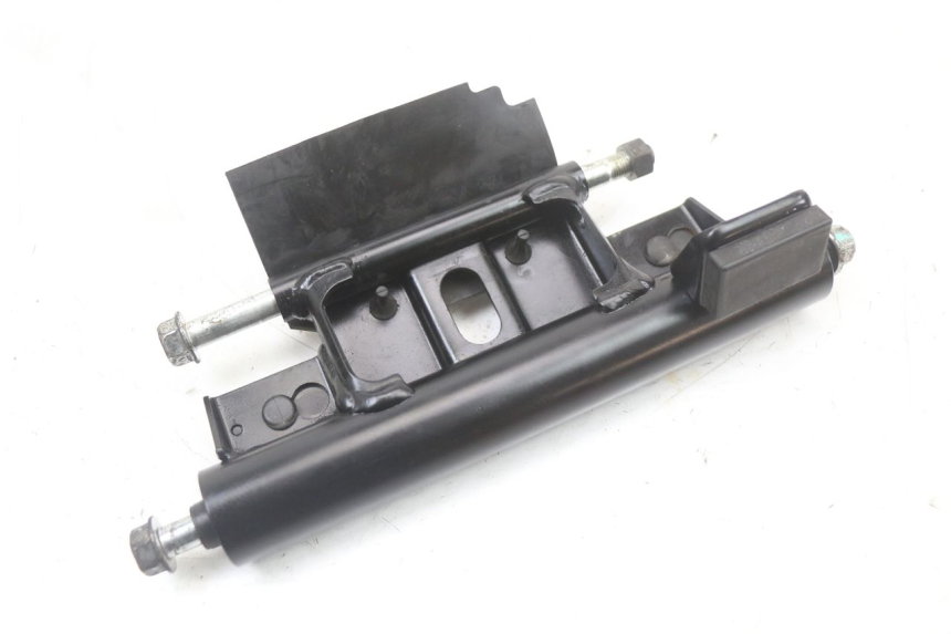 photo de SUPORTE DO MOTOR SUZUKI BURGMAN 125 (2018 - 2021) - Detalhe da peça