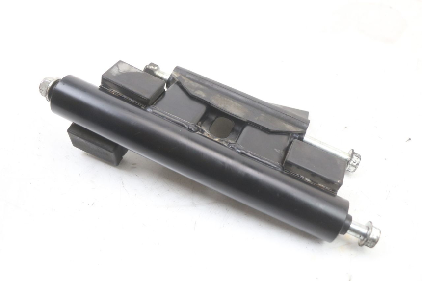 photo de SUPORTE DO MOTOR SUZUKI BURGMAN 125 (2018 - 2021) - Outro ângulo de visão