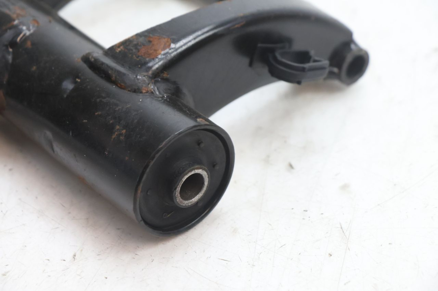 photo de SUPORTE DO MOTOR PIAGGIO TYPHOON 50 (2000 - 2009) - Outro ângulo de visão