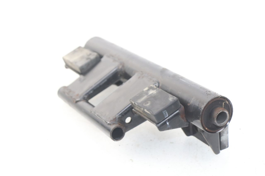 photo de SUPORTE DO MOTOR SUZUKI UC EPICURO 125 (1999 - 2003) - Detalhe da peça