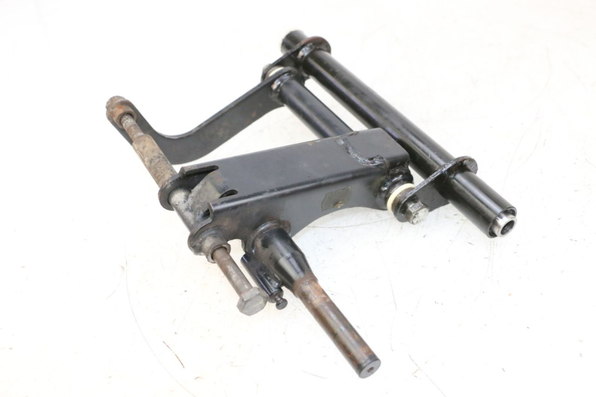 photo de SUPORTE DO MOTOR PIAGGIO VESPA GTS SUPER IE 125 (2009 - 2016) - Detalhe da peça