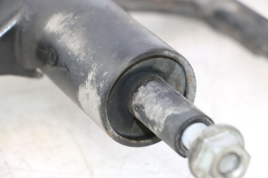 photo de SUPORTE DO MOTOR PIAGGIO VESPA PRIMAVERA 2T 50 (2013 - 2018) - Outro ângulo de visão