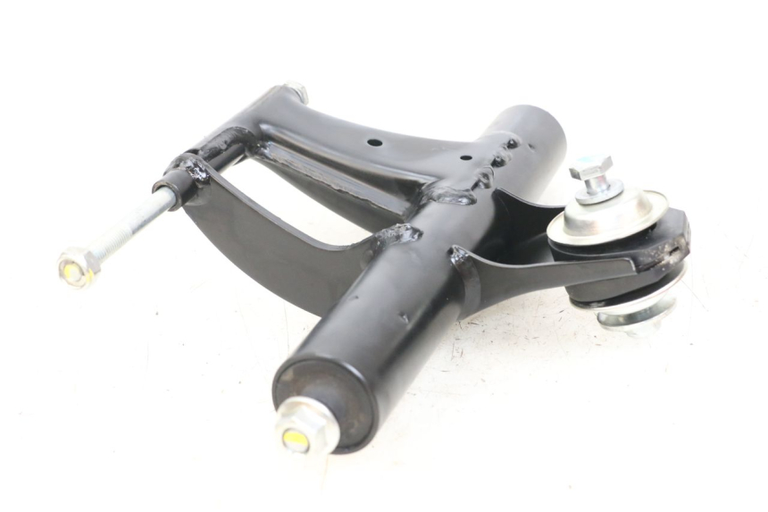 photo de SUPORTE DO MOTOR PIAGGIO VESPA PRIMAVERA 4T 50 (2021 - 2024) - Outro ângulo de visão