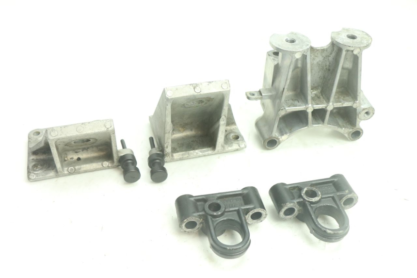 photo de SUPORTE DO MOTOR YAMAHA WAVE RUNNER GP R 1200 (2000 - 2003) - Detalhe da peça