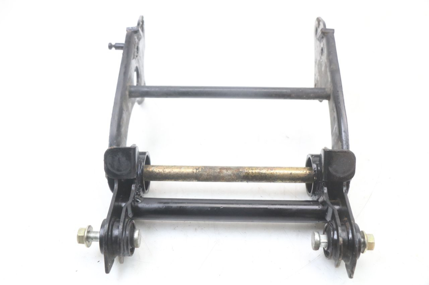 photo de SUPORTE DO MOTOR YAMAHA YP MAJESTY 125 (2002 - 2006) - Outro ângulo de visão