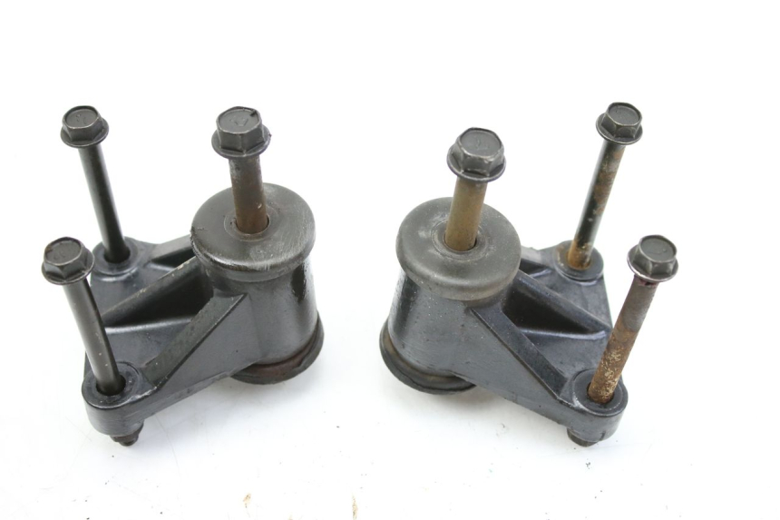photo de SUPORTE DO MOTOR KAWASAKI ZEPHYR 1100 ( - 1995) - Detalhe da peça
