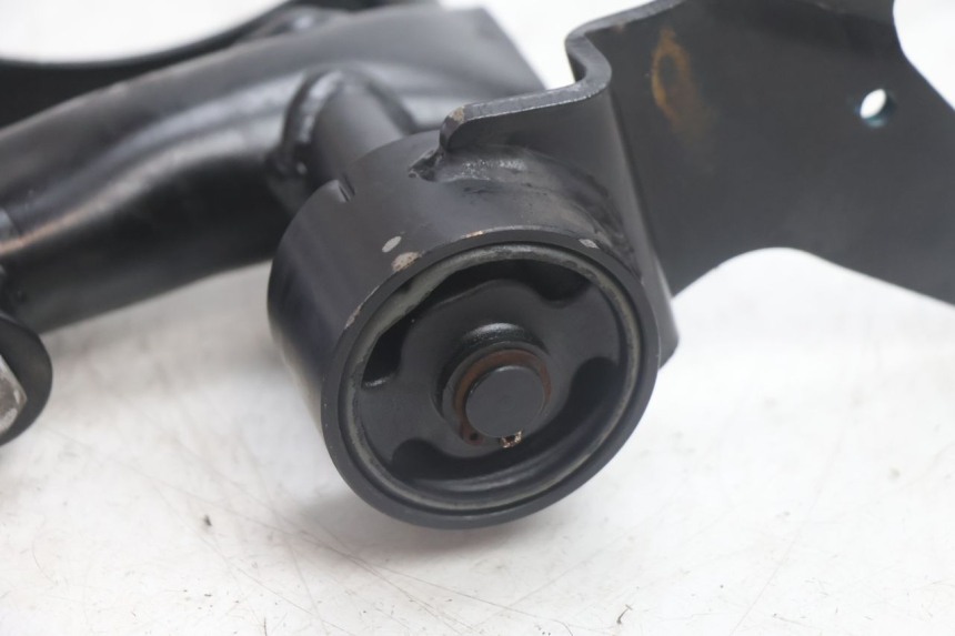 photo de SUPORTE DO MOTOR PIAGGIO ZIP IGET 4T 50 (2021 - 2023) - Outro ângulo de visão