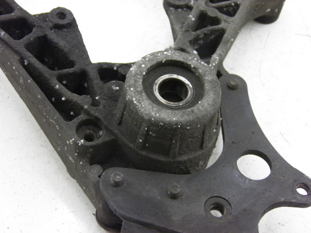 photo de SUPORTE DE ESCAPE PIAGGIO MP3 RL 125 (2006 - 2014) - Zoom do estado de desgaste