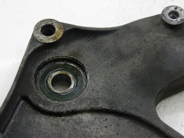 photo de SUPORTE DE ESCAPE PIAGGIO SUPER LX 125 (2000 - 2003) - Zoom do estado de desgaste