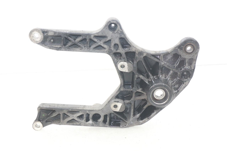 photo de SUPORTE DE ESCAPE SUZUKI BURGMAN 125 (2007 - 2014) - Detalhe da peça